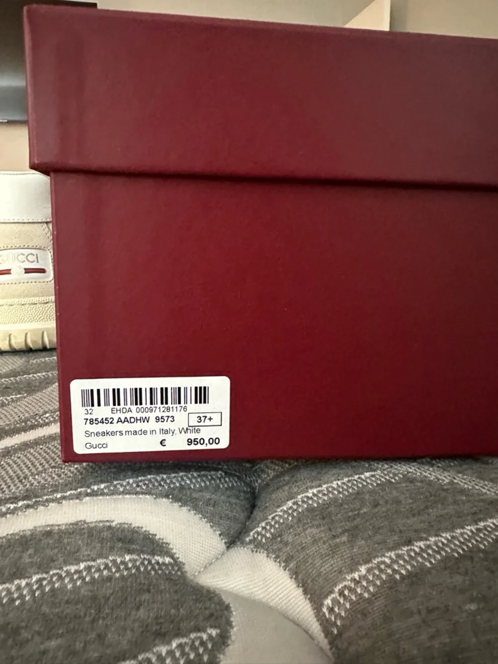 Gucci Beige Monogram Sneakers with Green-Red Web - Picture 6 of 7